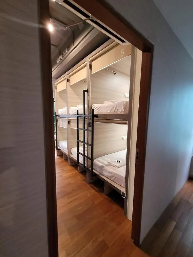 Hotel a capsule Hotel Wink At Upper Cross Street Singapore